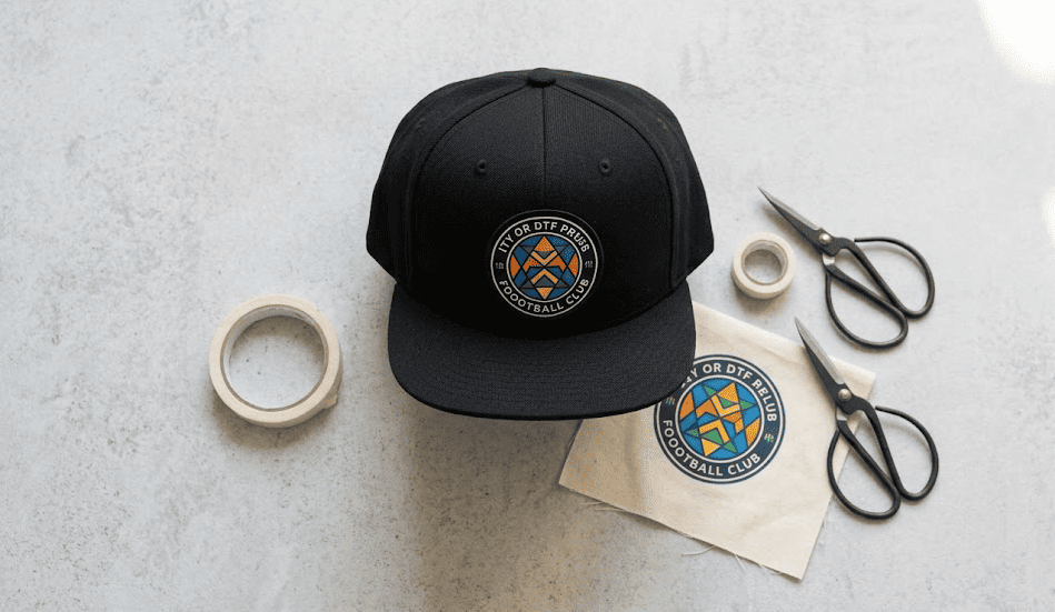 Casquette personnalisée avec patch DTF : guide logo et broderie 2026